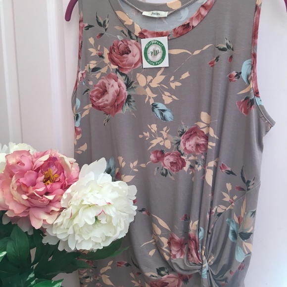 JODIFL Tops - 💕Floral sleeveless Top NWTS